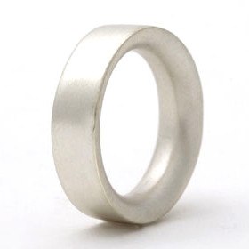 Simple sterling silver comfort fit ring