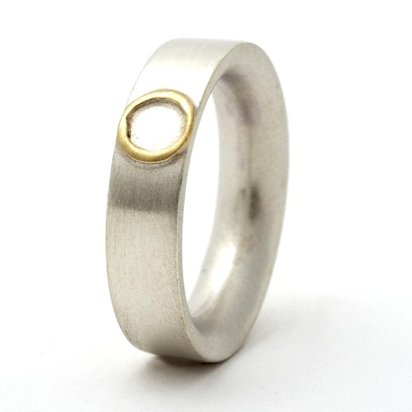 Sterling silver ring with 18ct gold circle detail